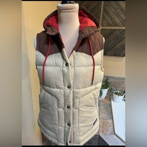 NEW Patagonia Bivy Hooded Vest WOMEN’S Sz M Tan And Brown Puff Outdoors …